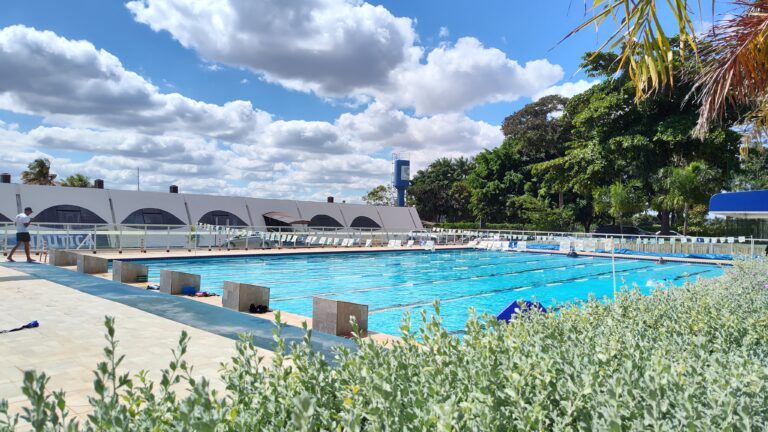 Piscina Semiolímpica